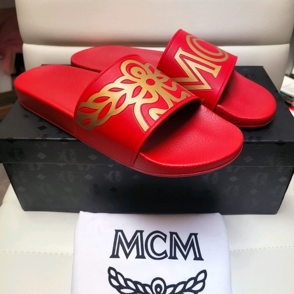 MCM Large Logo Slides size US 11 - Picture 1 of 7